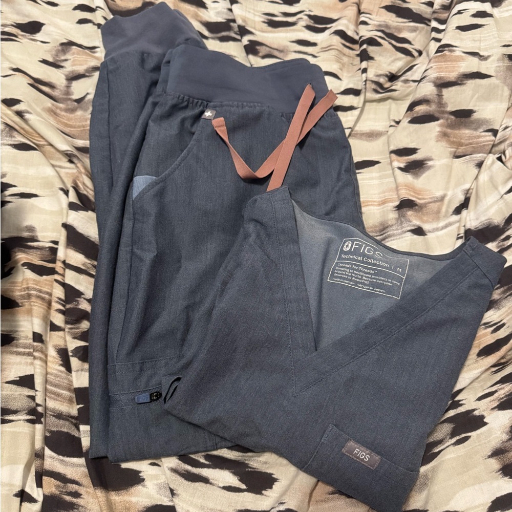 Figs women’s Blue Jogger set